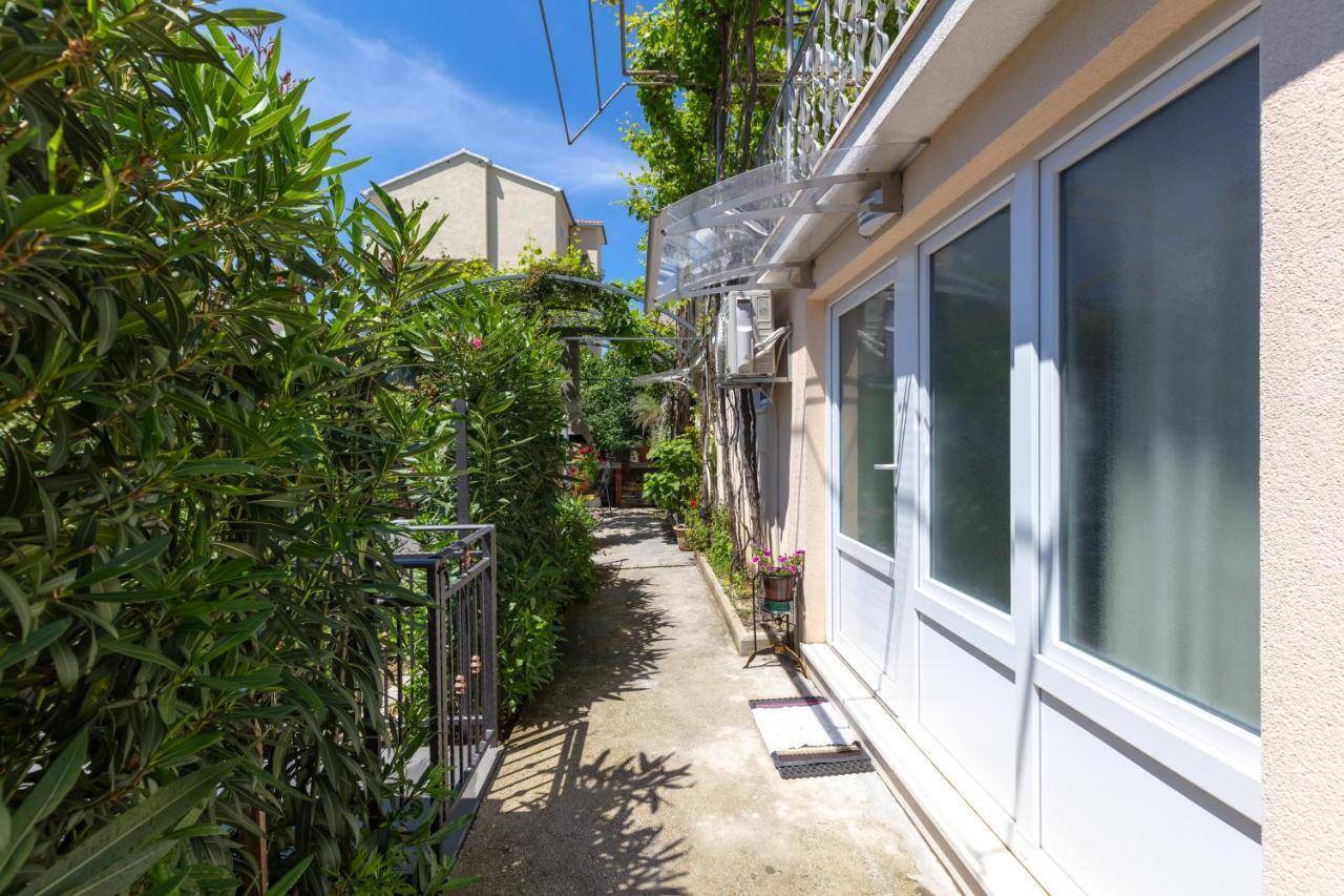 Studio Apartment Oleander Сплит Экстерьер фото